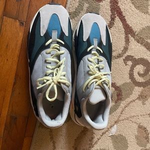 Authentic Yeezy Wave Runner 700